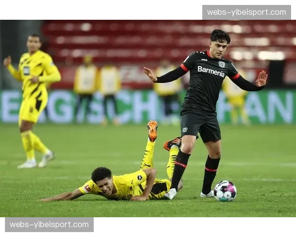 多特蒙德vs勒沃库森比赛，吉拉西第83分钟劲射击中横梁错失良机